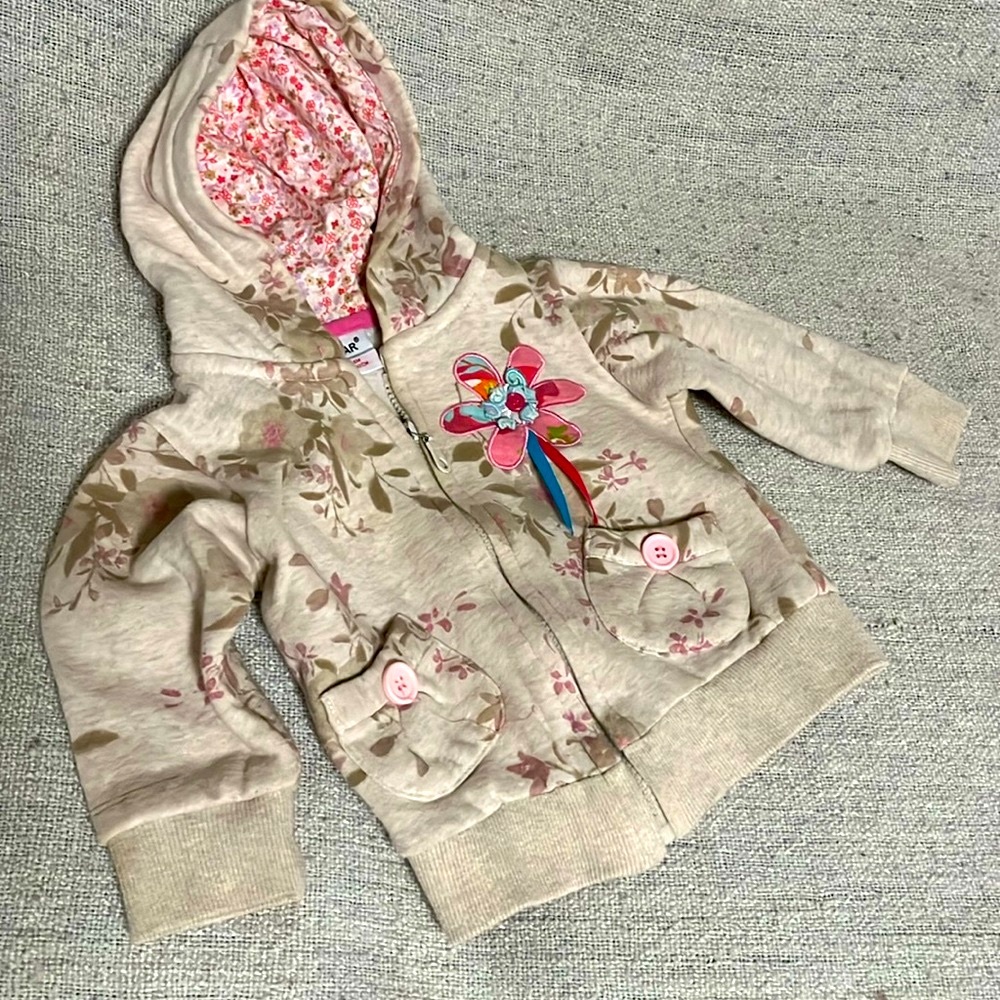 STAR 18-24 months zip up hoodie. Cute button details on flower and pockets.